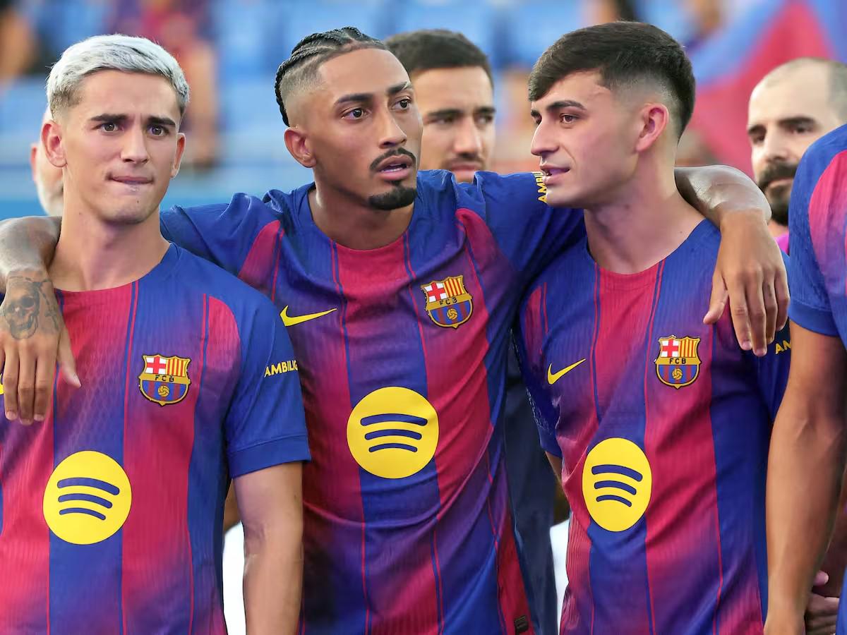 比赛球衣的, 俱乐部续约, 为期四个赛 比赛球衣的, 俱乐部续约, 为期四个赛