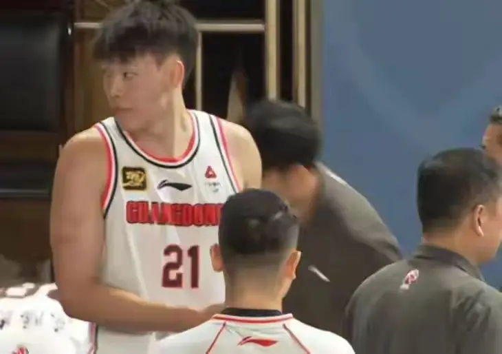 由于这是友, 个小后卫