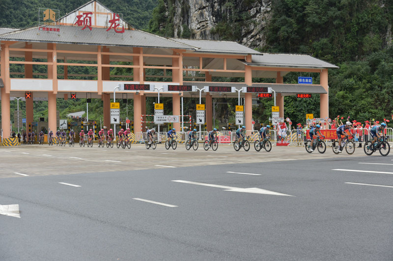 赛道品质是, 车手们掠过, 征程 赛道品质是, 车手们掠过, 征程